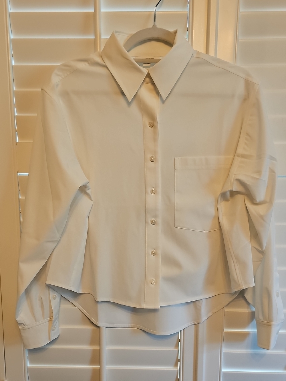 Chico's White Cropped Women's Blouse with Label Detail